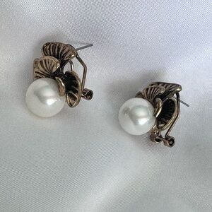 Vintage pearl earrings